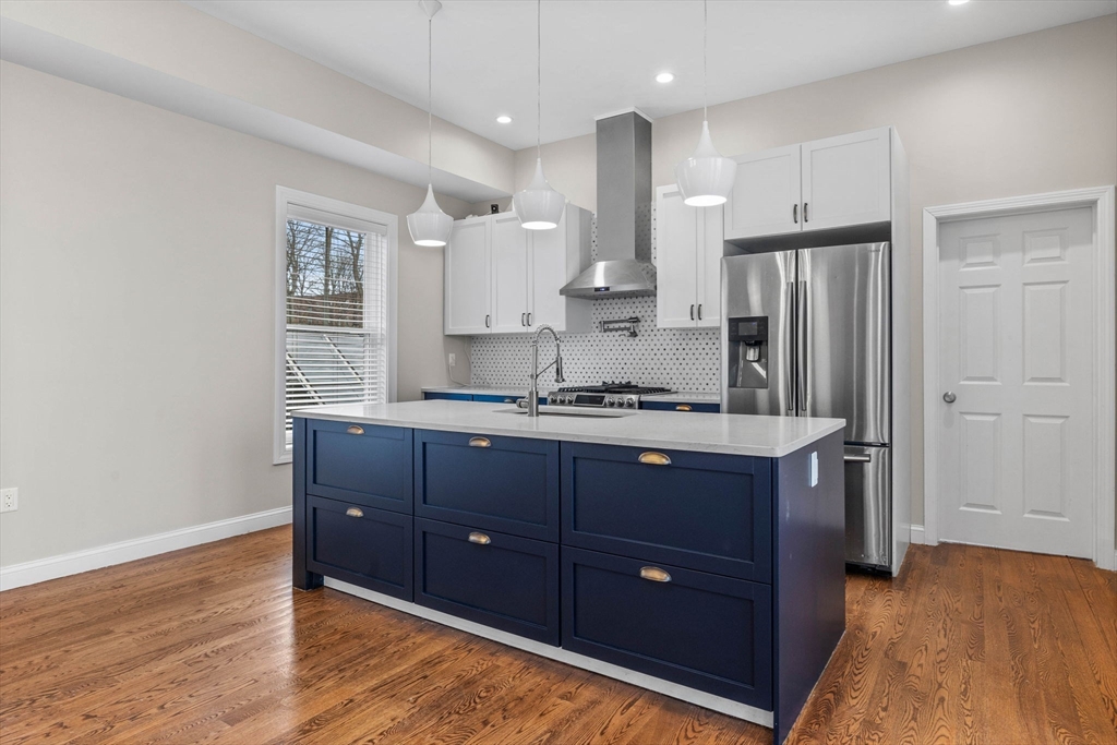 3 bed, 2 bath apartment for rent at 63 Perrin Unit 1, Roxbury — photo 3 of 41