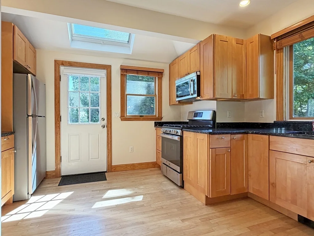 2 bed, 1 bath apartment for rent at 63 Pierrepont Rd, Newton Lower Falls — photo 9 of 17