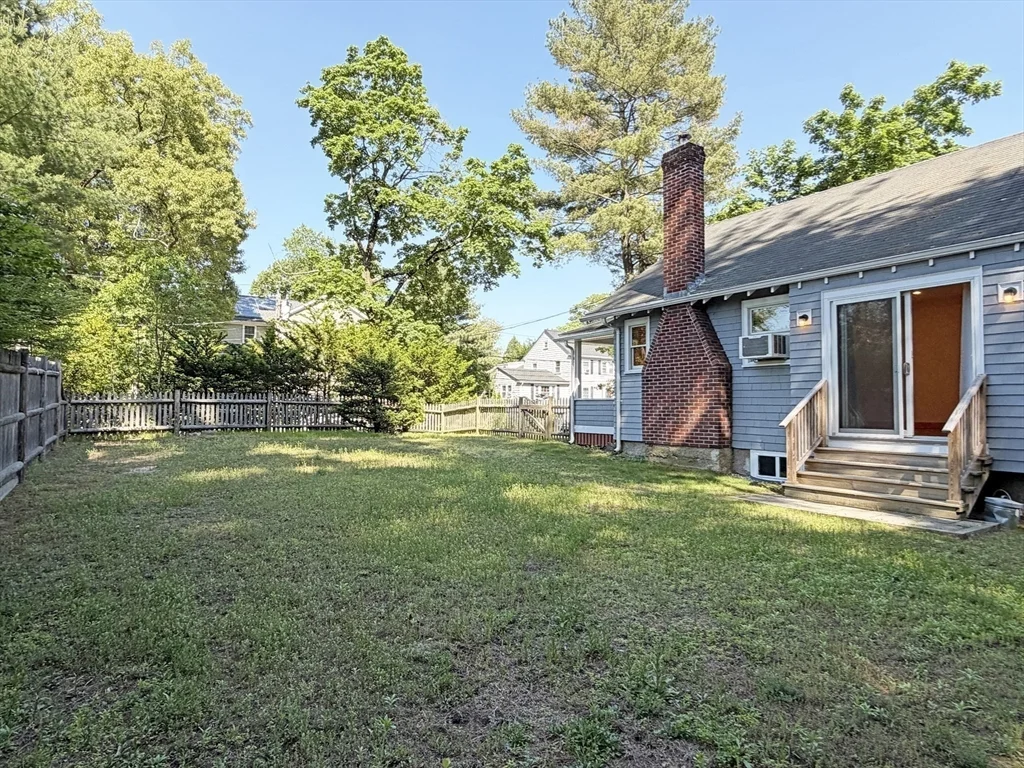 2 bed, 1 bath apartment for rent at 63 Pierrepont Rd, Newton Lower Falls — photo 15 of 17