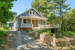2 bed, 1 bath apartment for rent at 63 Pierrepont Rd Unit 1, Newton Lower Falls — photo 1 of 31