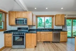 2 bed, 1 bath apartment for rent at 63 Pierrepont Rd Unit 1, Newton Lower Falls — photo 7 of 31
