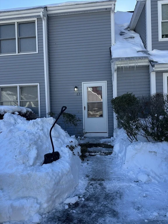 2 bed, 1 bath apartment for rent at 63 Pinecrest Village Unit 63, Hopkinton — photo 2 of 2