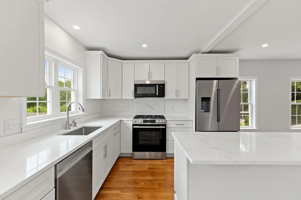 3 bed, 2 bath apartment for rent at 63 Pleasant St Unit 2, Rowley — photo 4 of 24