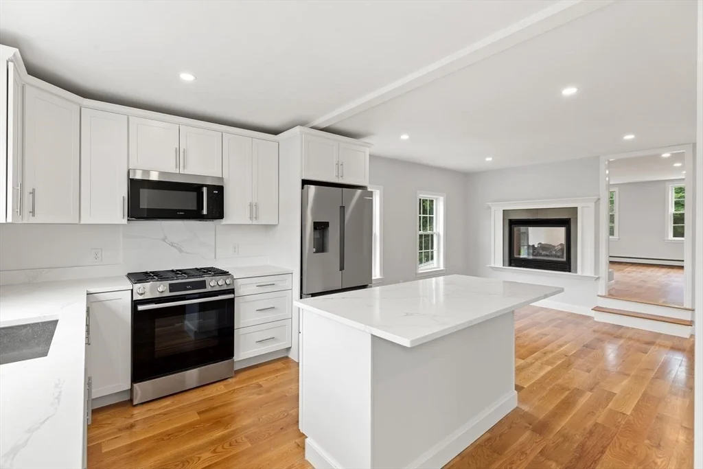 3 bed, 2 bath apartment for rent at 63 Pleasant St Unit 2, Rowley — photo 5 of 24