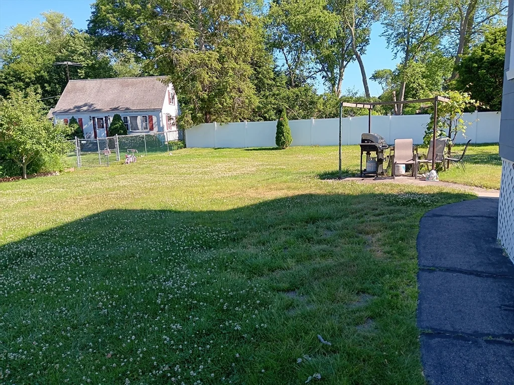3 bed, 2 bath apartment for rent at 63 Spruce St Unit 2, North Abington — photo 5 of 38