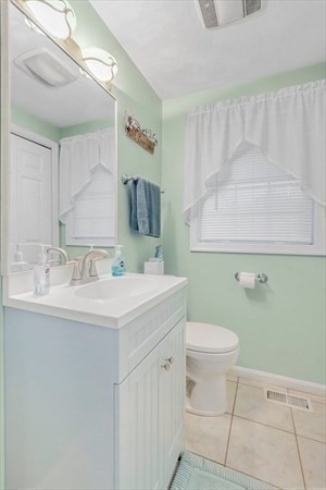 3 bed, 1 bath apartment for rent at 63 Sturgis St Unit 2, Woburn — photo 14 of 16