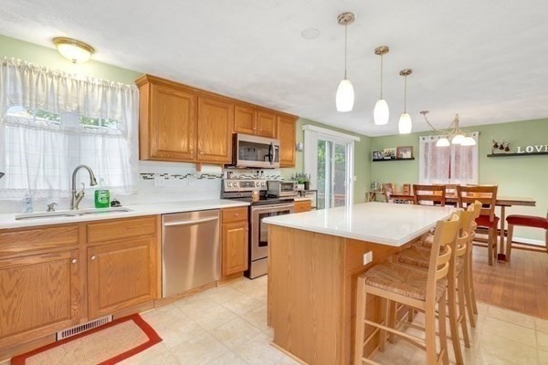3 bed, 1 bath apartment for rent at 63 Sturgis St Unit 2, Woburn — photo 8 of 16