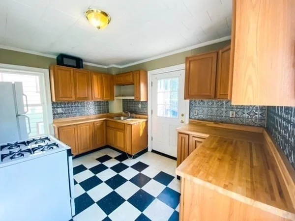 3 bed, 1 bath apartment for rent at 63 Telegraph St Unit 2, South Boston — photo 5 of 15