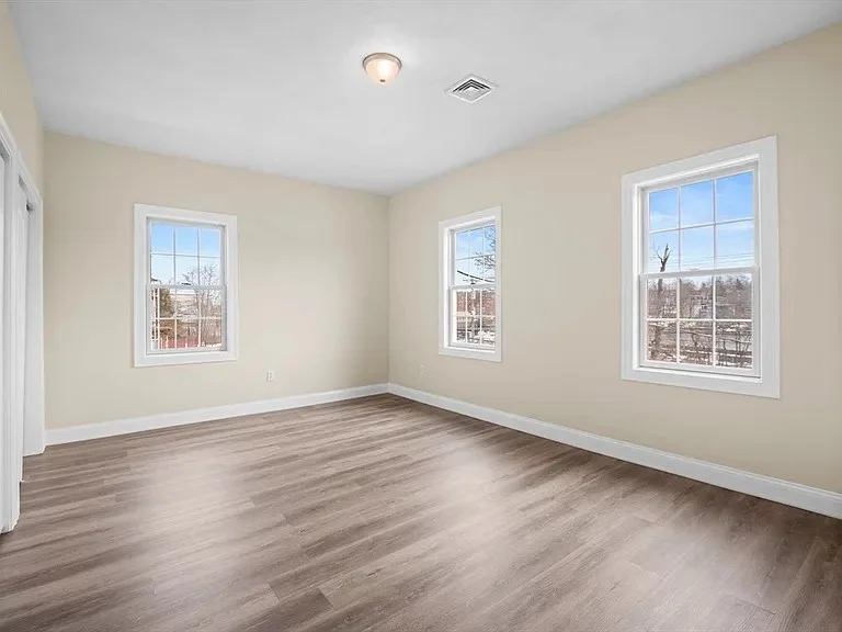 3 bed, 2 bath apartment for rent at 63 Varnum Ave Unit 1, Lowell — photo 10 of 12