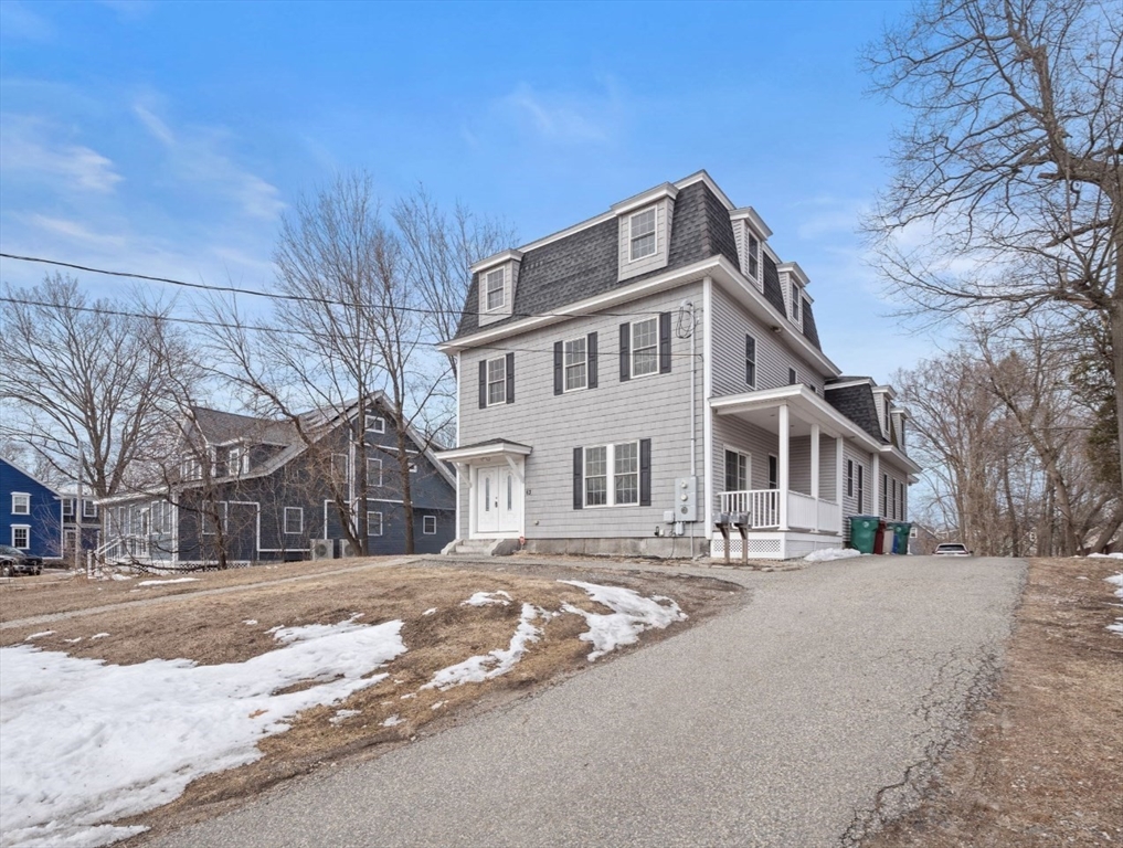 3 bed, 2 bath apartment for rent at 63 Varnum Ave Unit 1, Lowell — photo 1 of 21