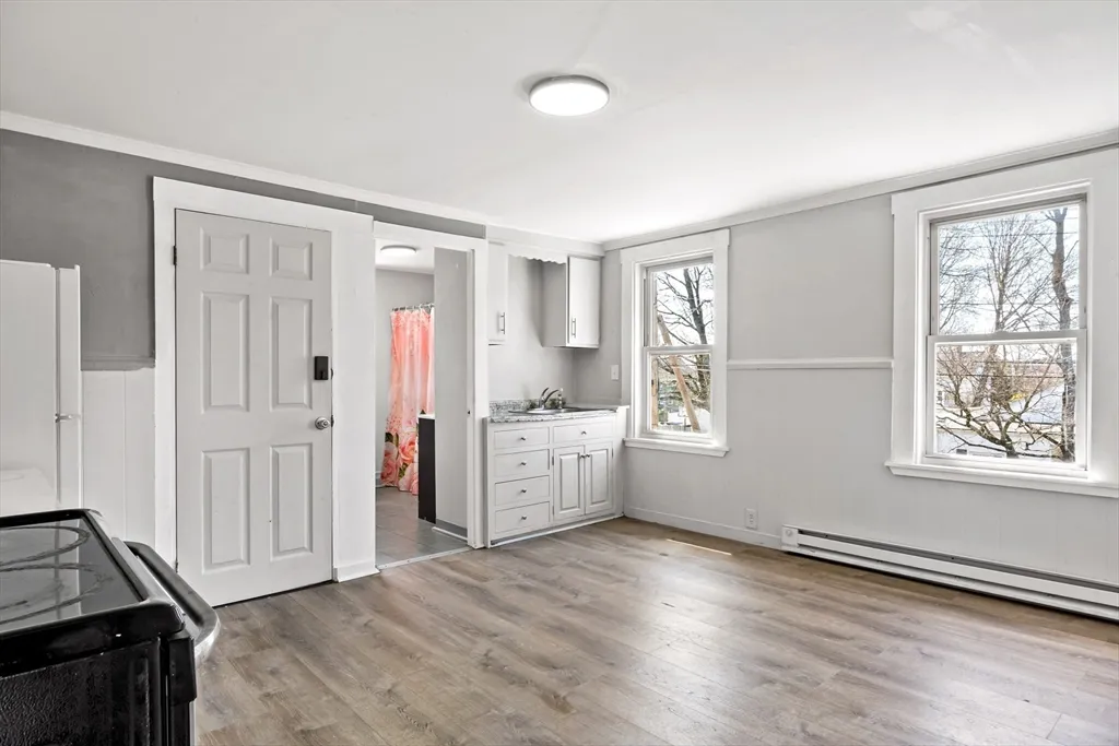 3 bed, 1 bath apartment for rent at 63 West Carpenter St Unit 2F, Attleboro — photo 2 of 14