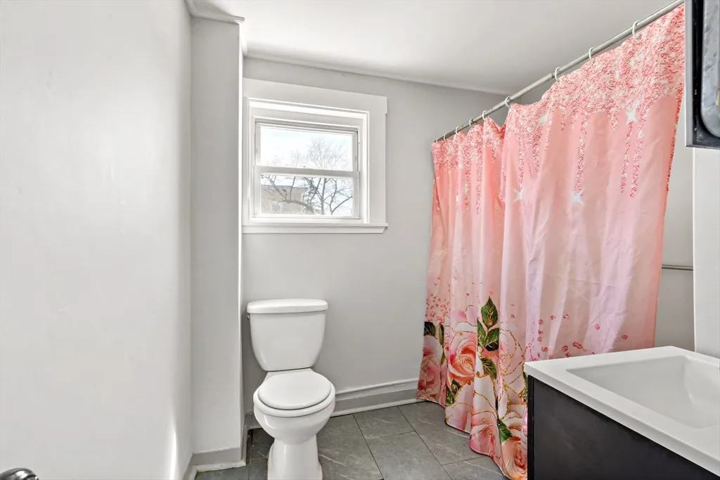 3 bed, 1 bath apartment for rent at 63 West Carpenter St Unit 2F, Attleboro — photo 8 of 14