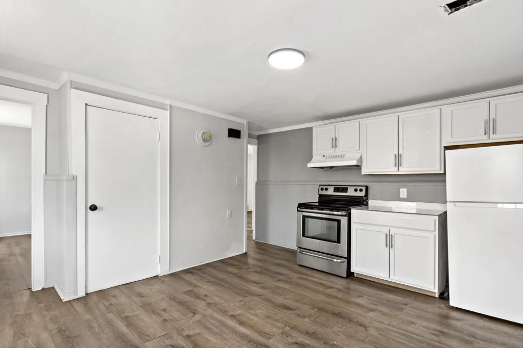 3 bed, 1 bath apartment for rent at 63 West Carpenter St Unit 2F, Attleboro — photo 3 of 14