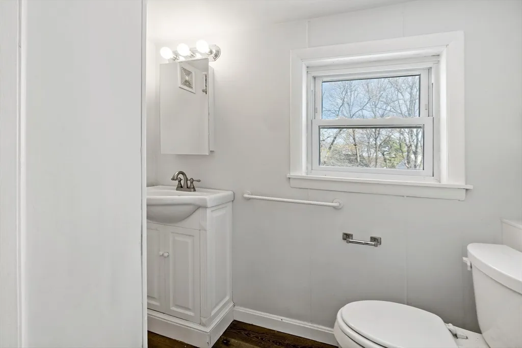 2 bed, 1 bath apartment for rent at 63 West Carpenter St Unit 2R, Attleboro — photo 9 of 10