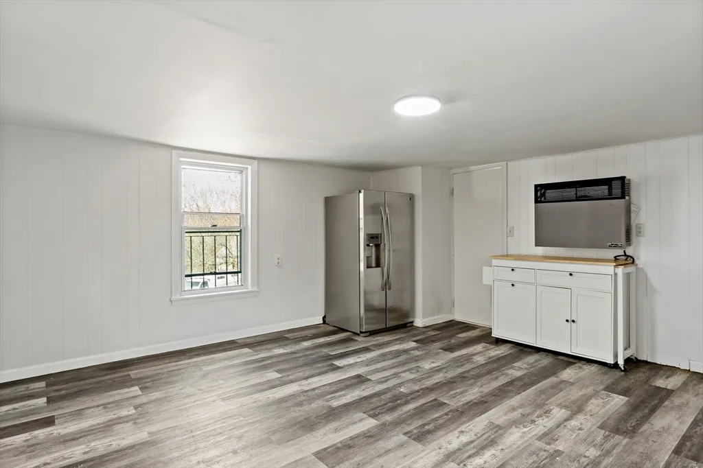 2 bed, 1 bath apartment for rent at 63 West Carpenter St Unit 2R, Attleboro — photo 2 of 10