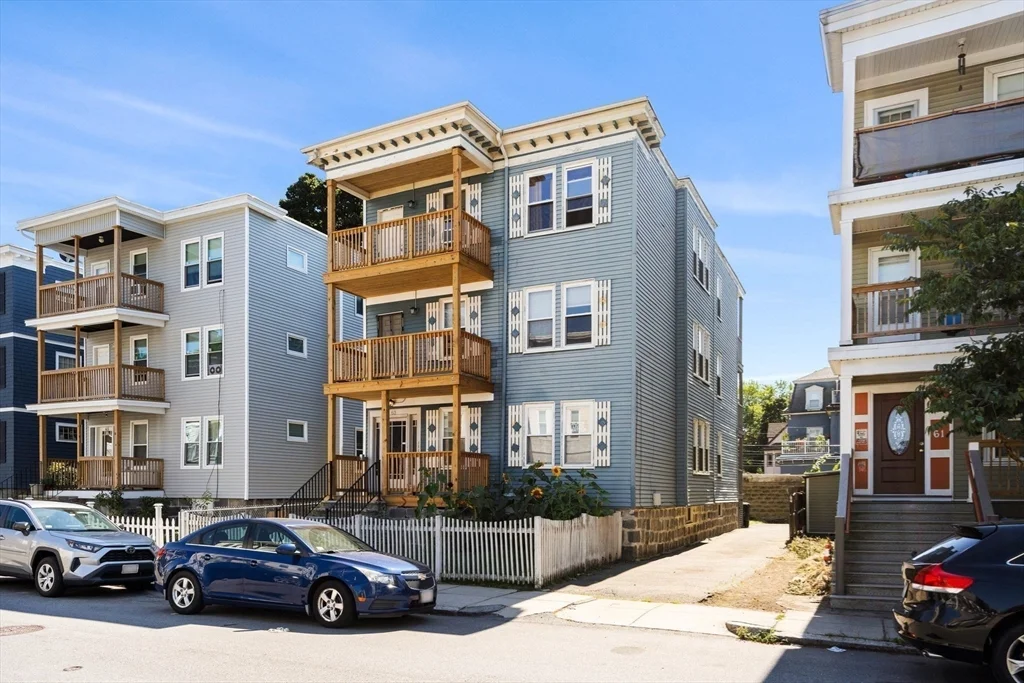 3 bed, 1 bath apartment for rent at 63 Whitten St Unit 3, Dorchester — photo 3 of 27