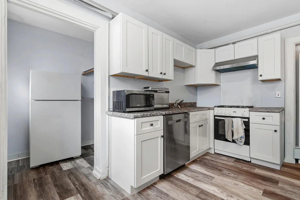 1 bed, 1 bath apartment for rent at 630 Centre St Unit 1F, Jamaica Plain