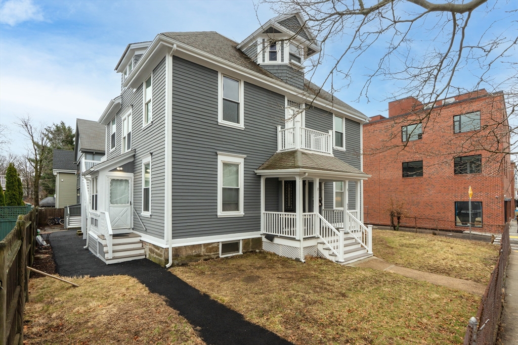 2 bed, 1 bath apartment for rent at 630 Centre St Unit 2, Jamaica Plain — photo 13 of 15