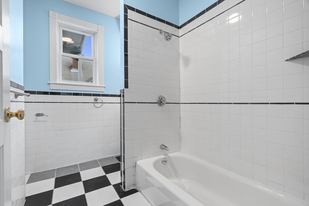 2 bed, 1 bath apartment for rent at 630 Centre St Unit 2, Jamaica Plain — photo 7 of 15