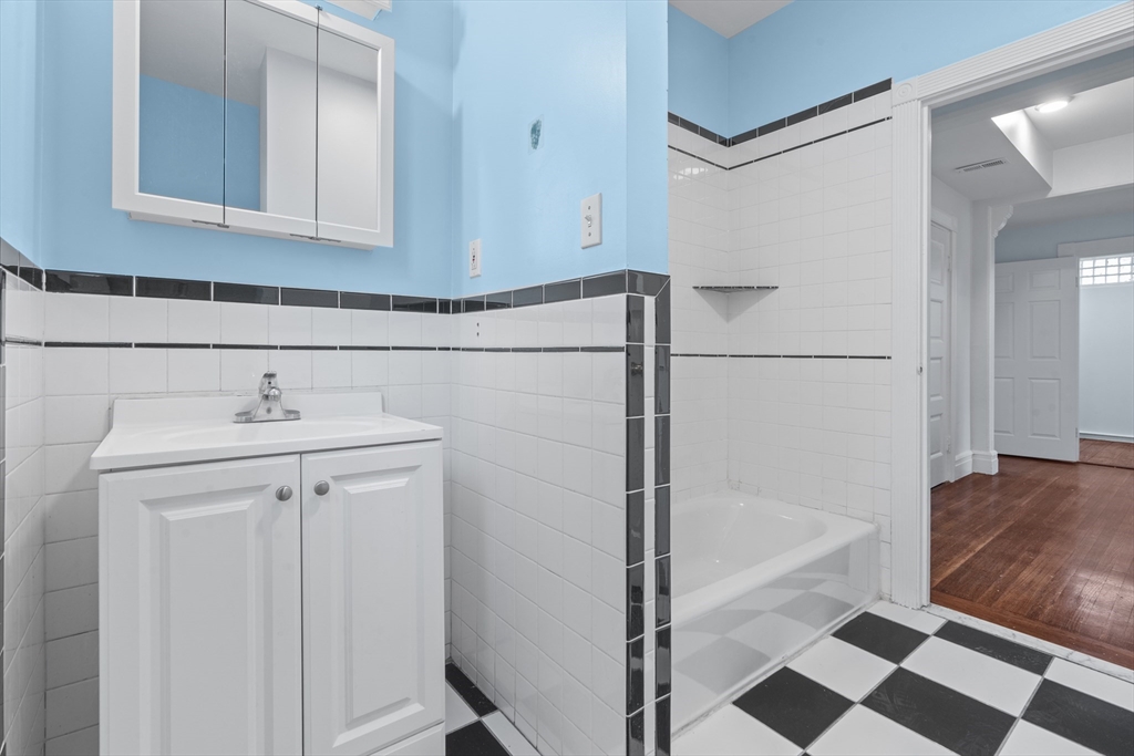 2 bed, 1 bath apartment for rent at 630 Centre St Unit 2, Jamaica Plain — photo 6 of 15