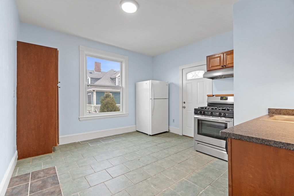 2 bed, 1 bath apartment for rent at 630 Centre St Unit 2, Jamaica Plain — photo 3 of 15