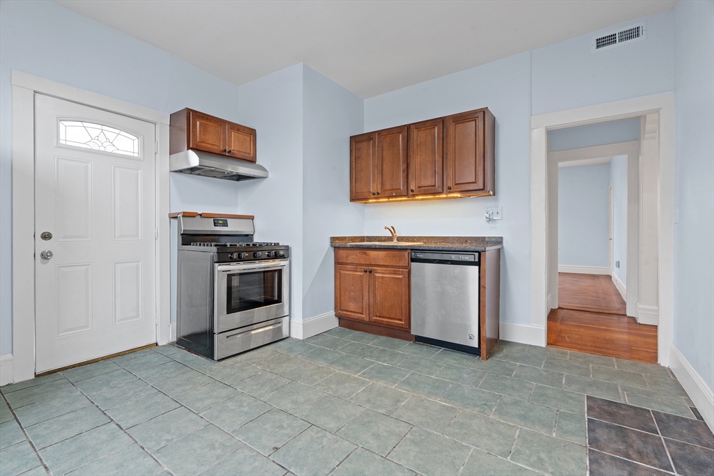 2 bed, 1 bath apartment for rent at 630 Centre St Unit 2, Jamaica Plain — photo 2 of 15
