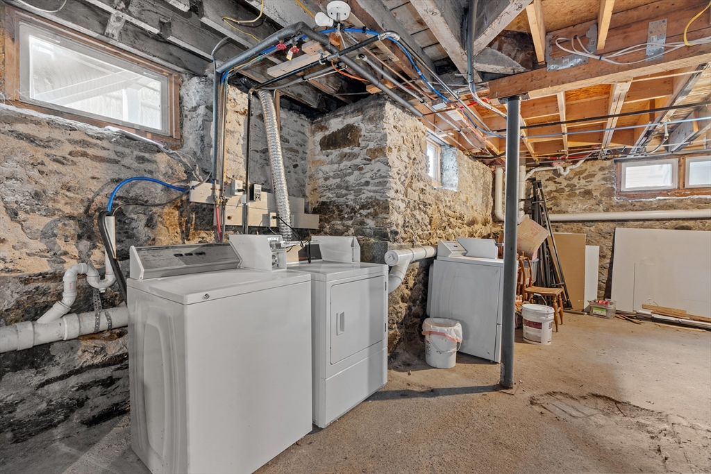 2 bed, 1 bath apartment for rent at 630 Centre St Unit 2, Jamaica Plain — photo 10 of 15