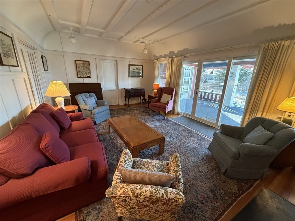 3 bed, 2 bath apartment for rent at 630 Washington St Unit SUMMER, Gloucester — photo 3 of 26