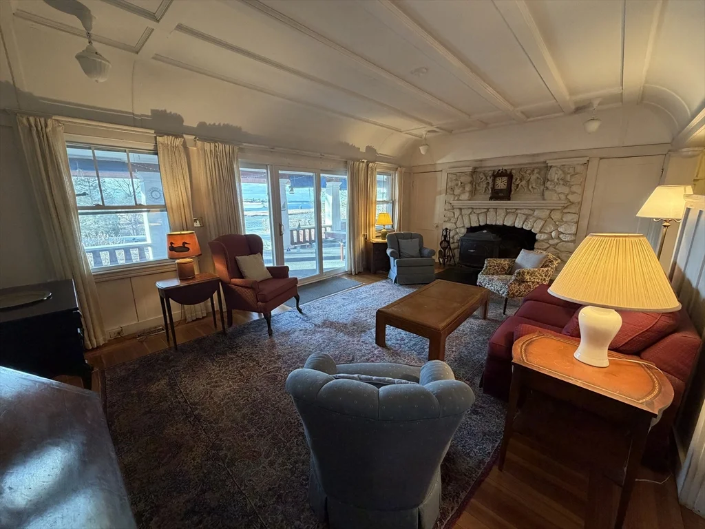 2 bed, 1 bath apartment for rent at 630 Washington St Unit WINTER, Gloucester — photo 3 of 28