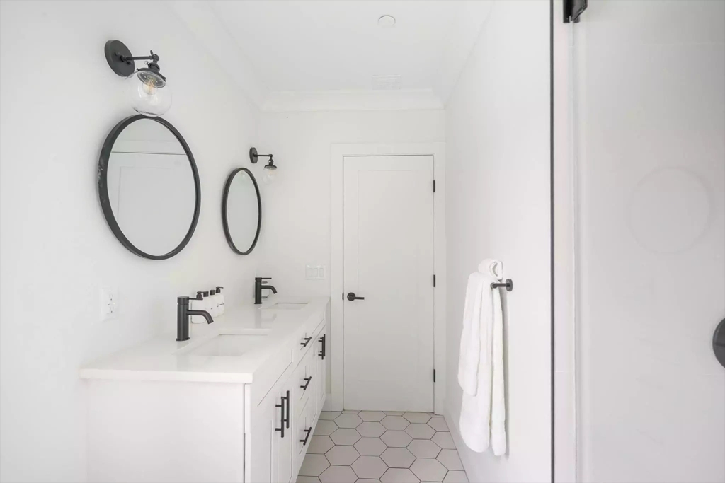 2 bed, 2 bath apartment for rent at 631 Saratoga St Unit 3, East Boston — photo 14 of 16
