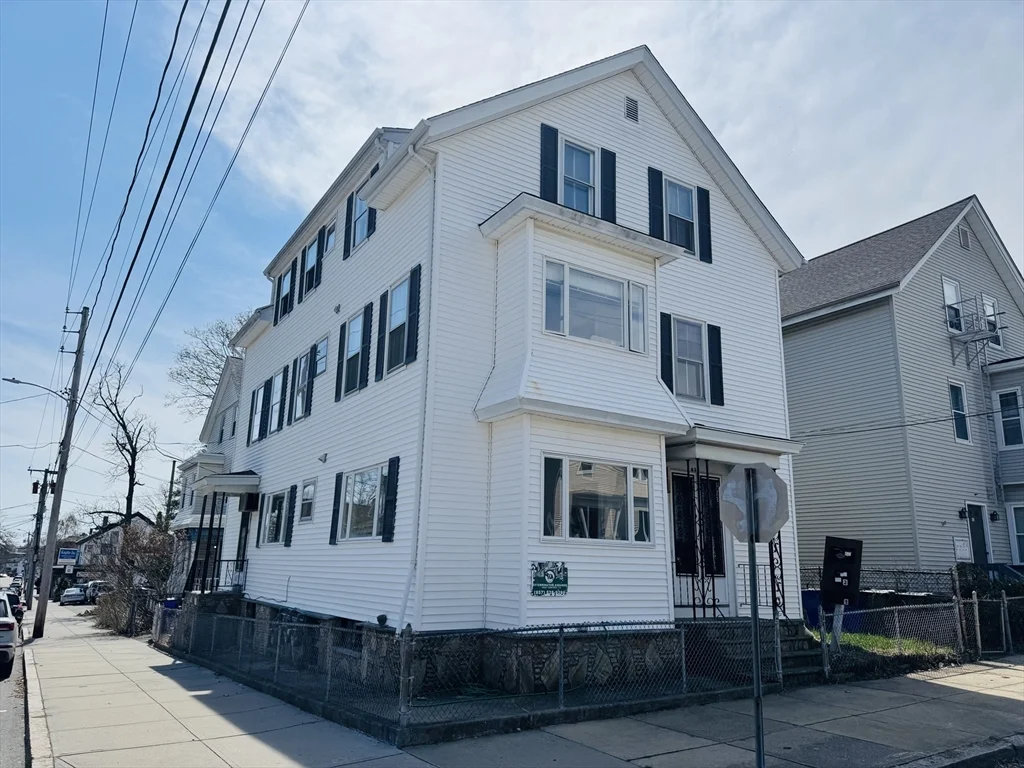4 bed, 1 bath apartment for rent at 631 Walnut St Unit 1, Fall River — photo 12 of 12