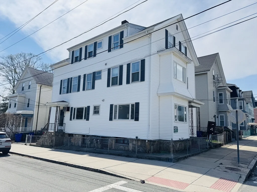 4 bed, 1 bath apartment for rent at 631 Walnut St Unit 1, Fall River — photo 2 of 12