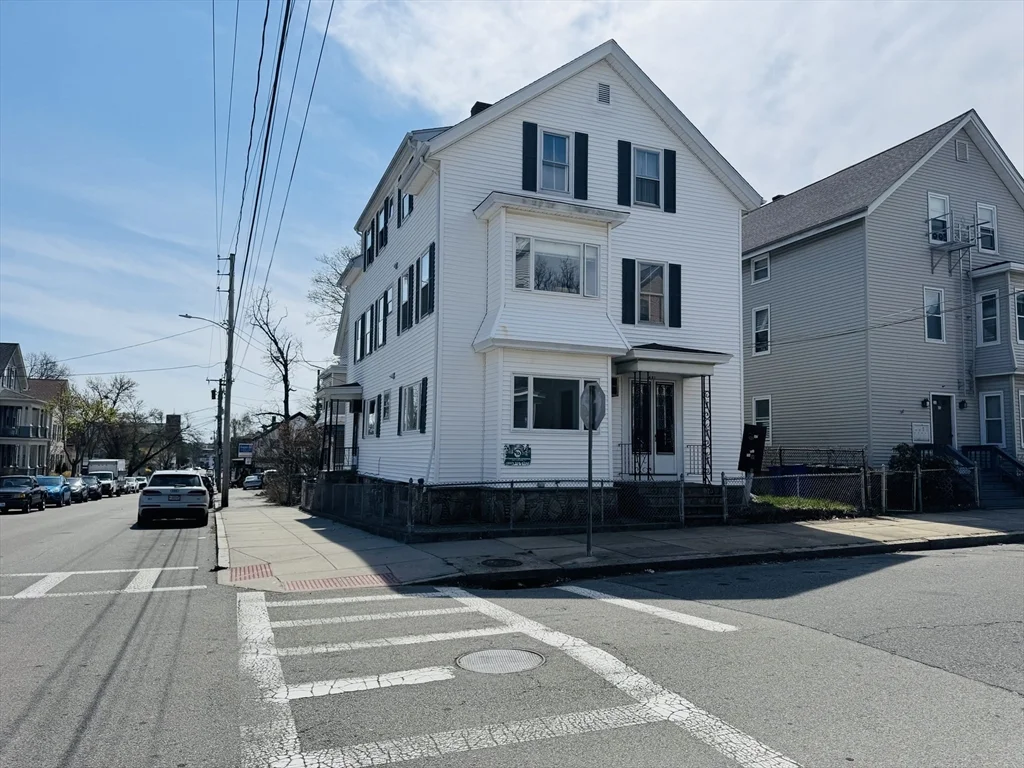 4 bed, 1 bath apartment for rent at 631 Walnut St Unit 1, Fall River — photo 1 of 12