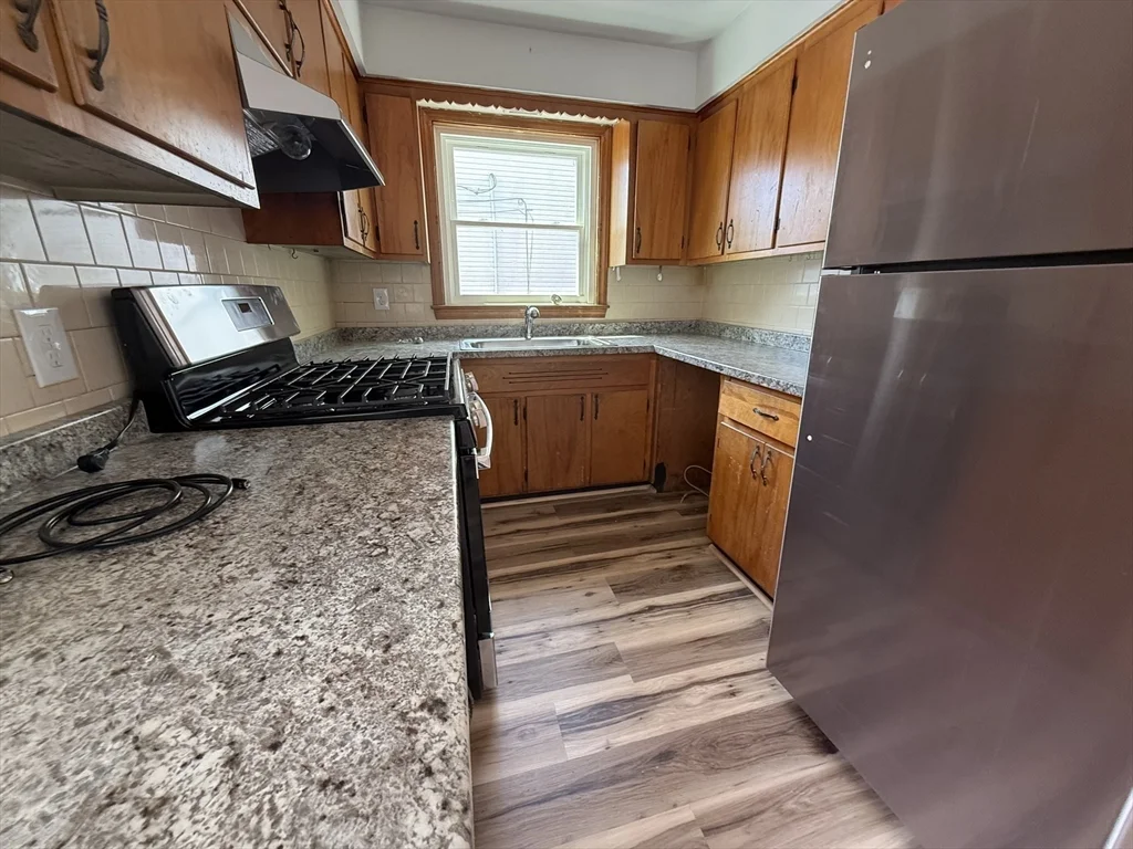 4 bed, 1 bath apartment for rent at 631 Walnut St Unit 1, Fall River — photo 3 of 12