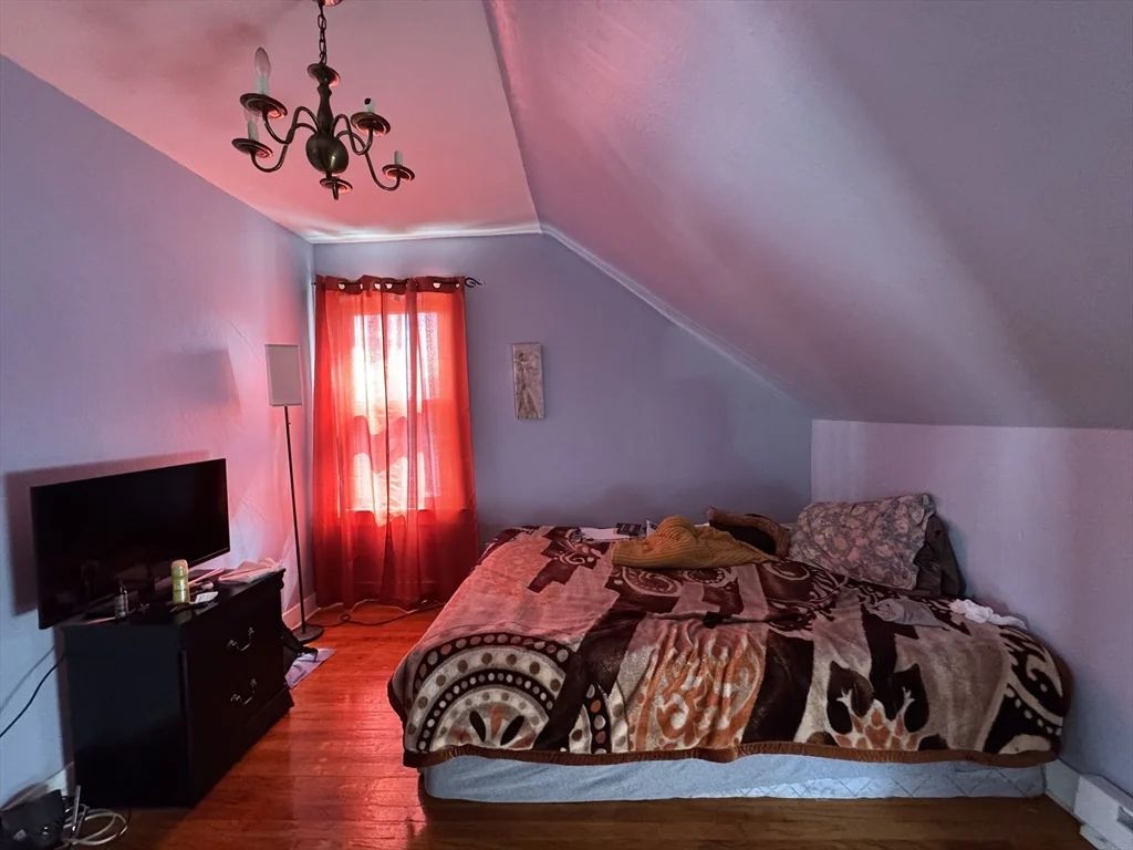 4 bed, 1 bath apartment for rent at 631 Walnut St Unit 3, Fall River — photo 15 of 17