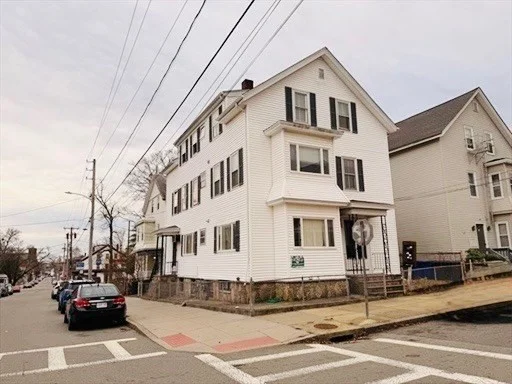 4 bed, 1 bath apartment for rent at 631 Walnut St Unit 3, Fall River — photo 1 of 17