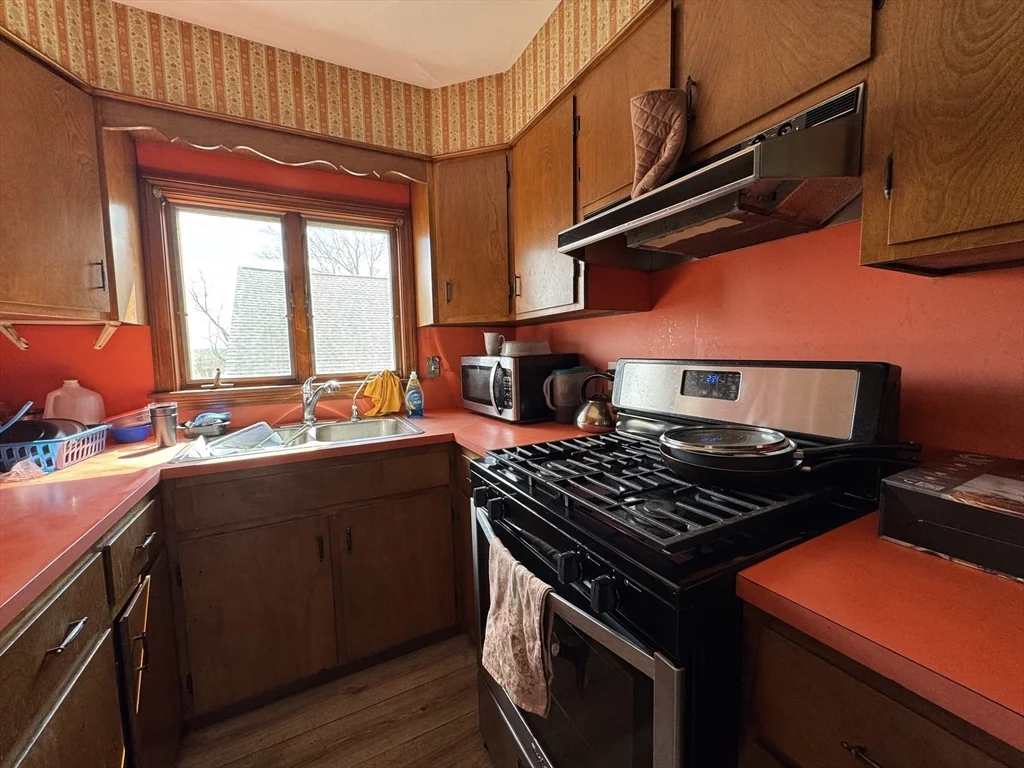 4 bed, 1 bath apartment for rent at 631 Walnut St Unit 3, Fall River — photo 6 of 17