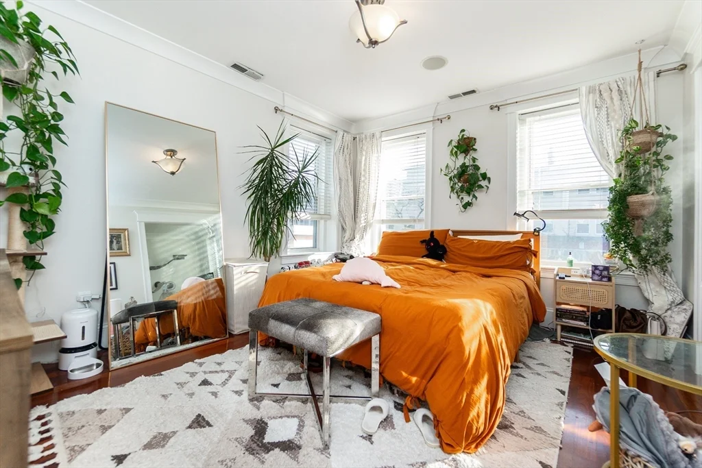 2 bed, 1 bath apartment for rent at 632 E Broadway Unit 4, South Boston — photo 10 of 20