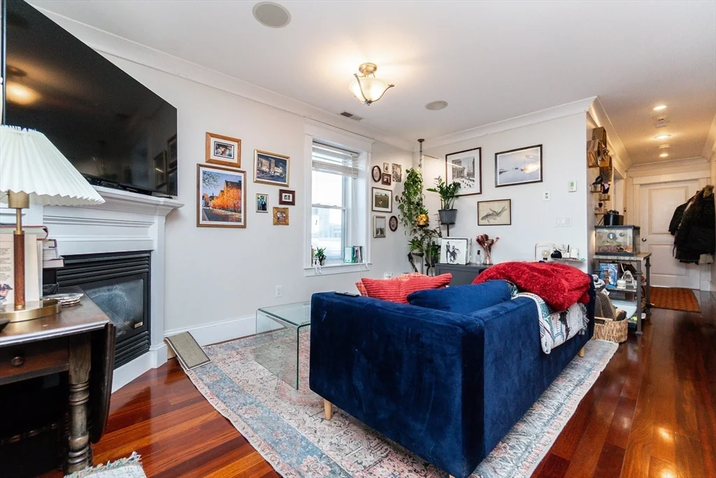 2 bed, 1 bath apartment for rent at 632 E Broadway Unit 4, South Boston — photo 8 of 20