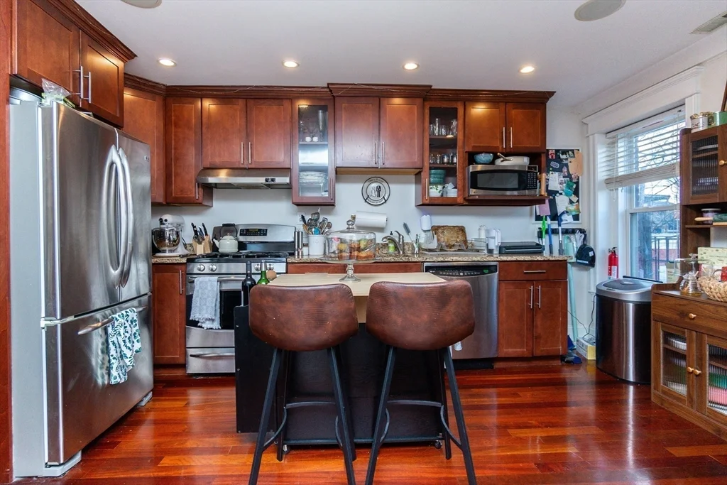 2 bed, 1 bath apartment for rent at 632 E Broadway Unit 4, South Boston — photo 3 of 20