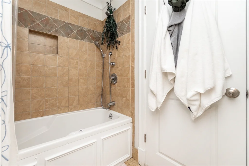 2 bed, 1 bath apartment for rent at 632 E Broadway Unit 4, South Boston — photo 18 of 20