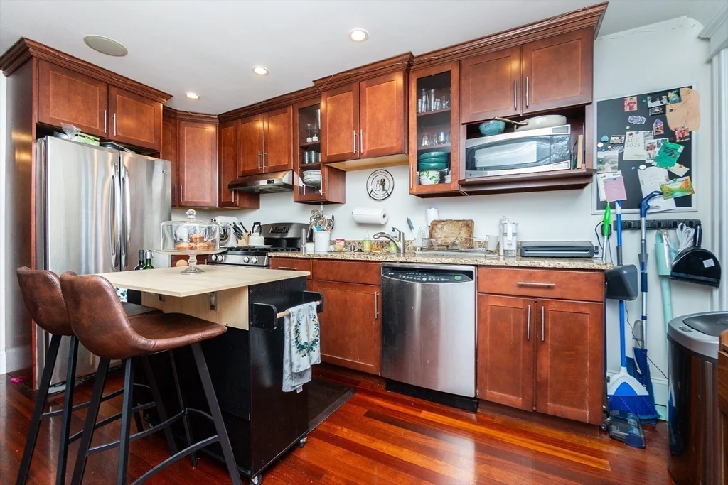 2 bed, 1 bath apartment for rent at 632 E Broadway Unit 4, South Boston — photo 2 of 20