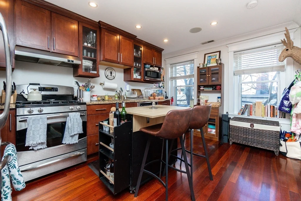 2 bed, 1 bath apartment for rent at 632 E Broadway Unit 4, South Boston — photo 5 of 20