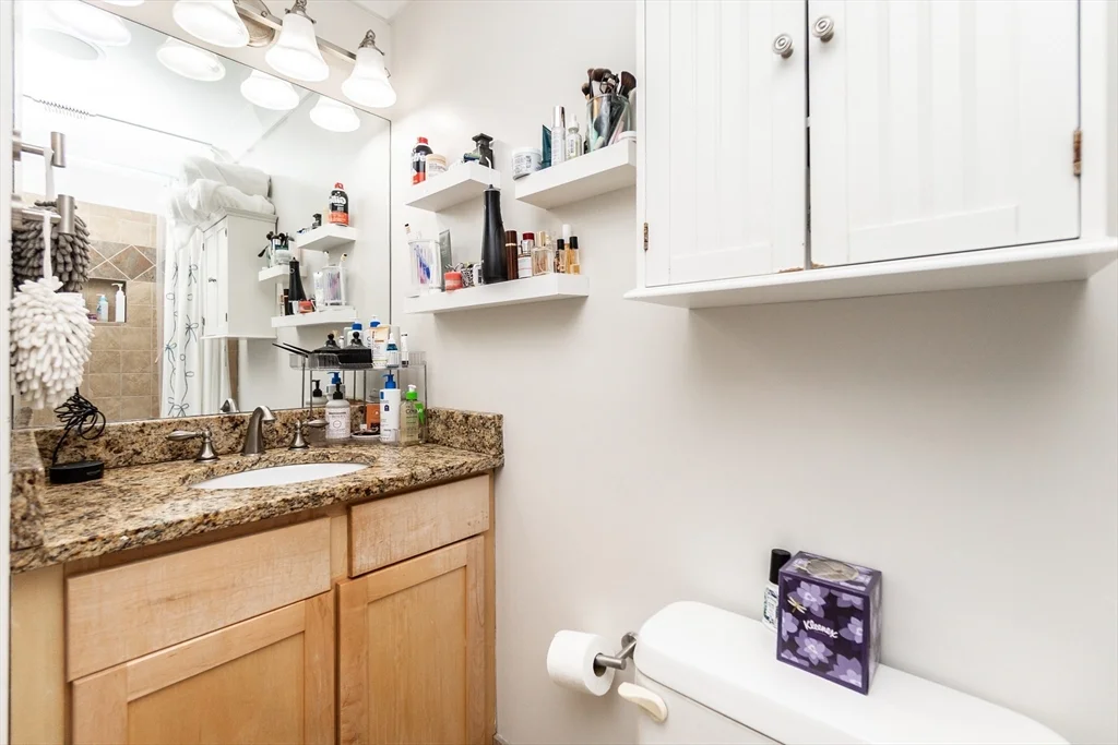 2 bed, 1 bath apartment for rent at 632 E Broadway Unit 4, South Boston — photo 17 of 20