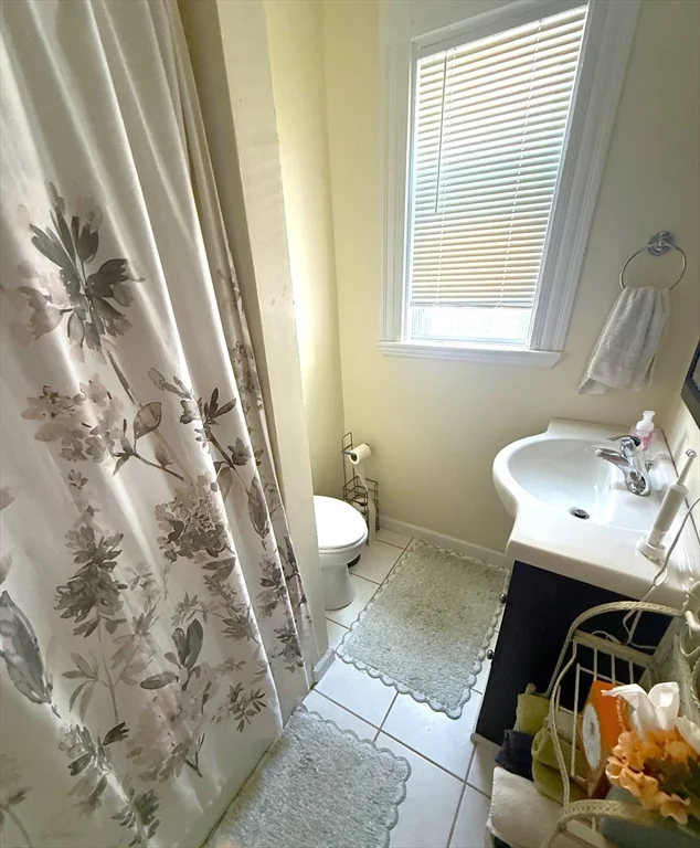 3 bed, 1 bath apartment for rent at 632 East 7th Unit 2, South Boston — photo 6 of 8