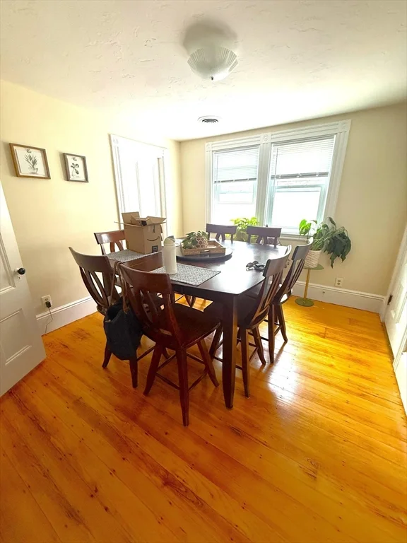 3 bed, 1 bath apartment for rent at 632 East 7th Unit 2, South Boston — photo 4 of 8