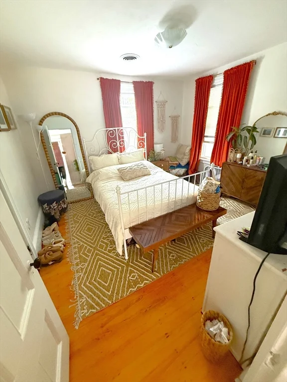 3 bed, 1 bath apartment for rent at 632 East 7th Unit 2, South Boston — photo 5 of 8