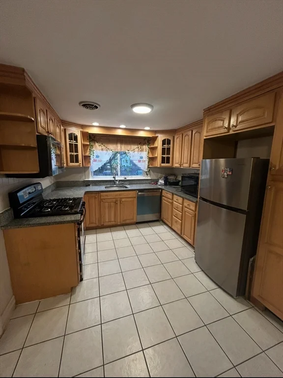4 bed, 3 bath apartment for rent at 632 West Roxbury Pkwa, Roslindale — photo 1 of 11