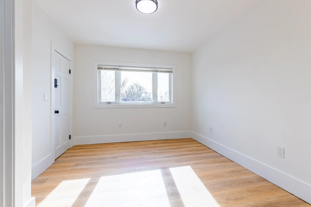 4 bed, 2 bath apartment for rent at 633 East 6th St Unit 3, South Boston — photo 6 of 15