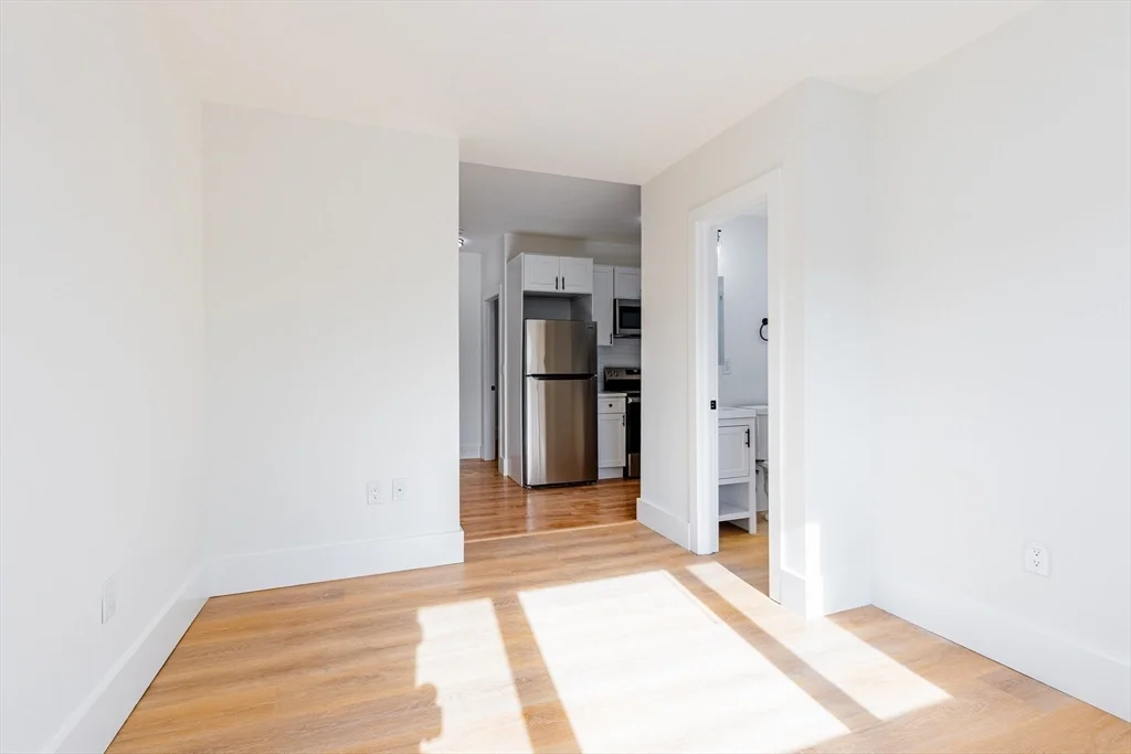 4 bed, 2 bath apartment for rent at 633 East 6th St Unit 3, South Boston — photo 7 of 15